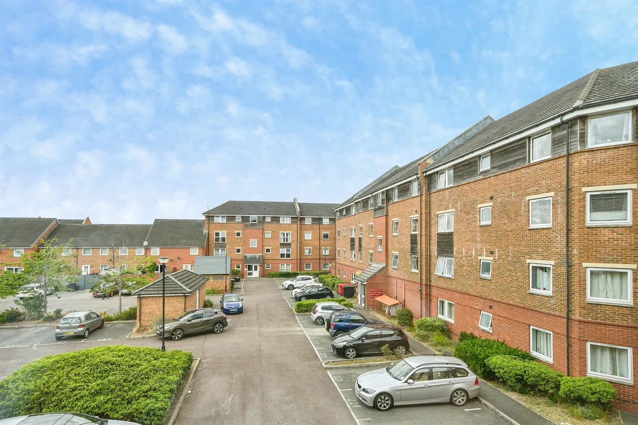 Yersin Court, Swindon, photo 9