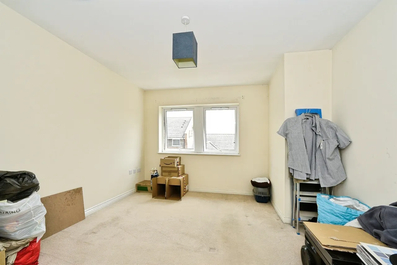Yersin Court, Swindon, photo 6