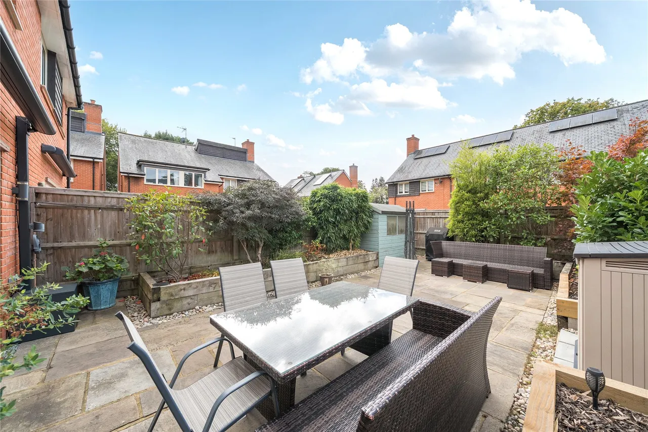 White Hart Close, Ripley, GU23, photo 15