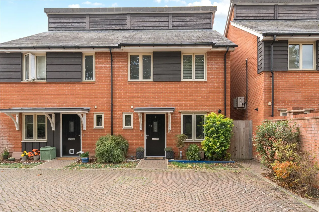 3 bed house for sale, White Hart Close, Ripley, GU23