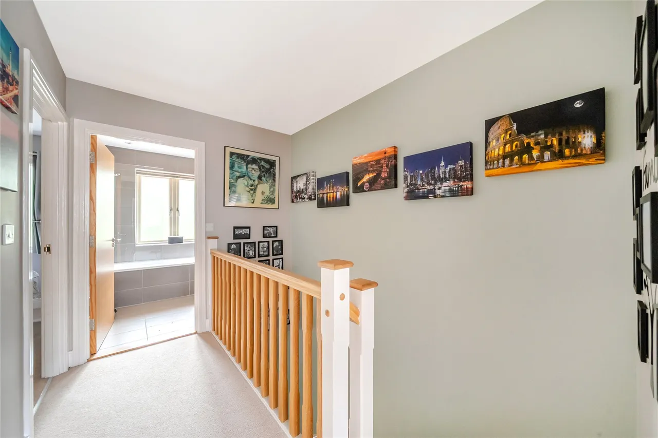 White Hart Close, Ripley, GU23, photo 14