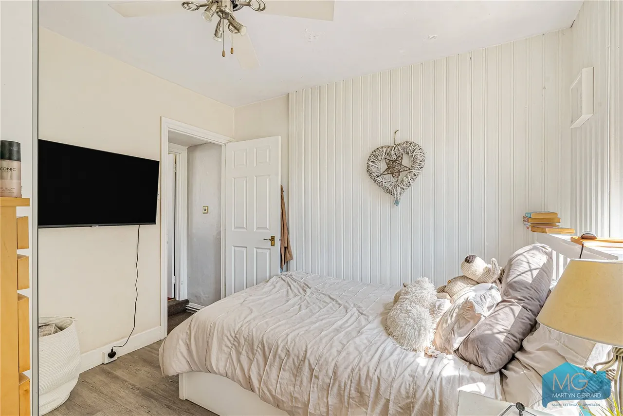 Brackenbury Road, London, N2, photo 12