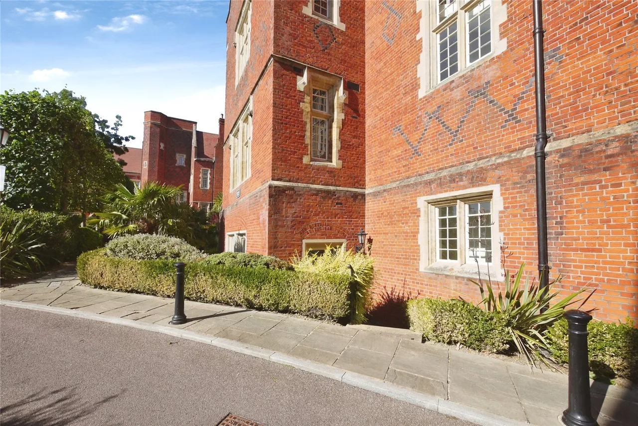 Kendall Court, The Galleries, Warley, Brentwood, CM14, photo 12