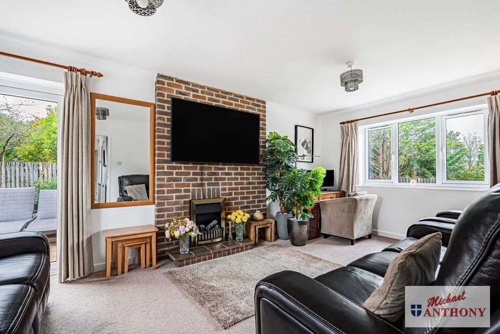 Fountaine Close, Great Linford, MK14, photo 2