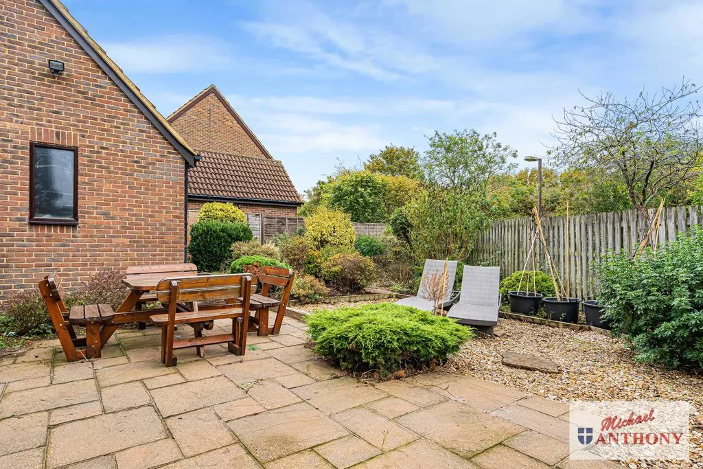 Fountaine Close, Great Linford, MK14, photo 13