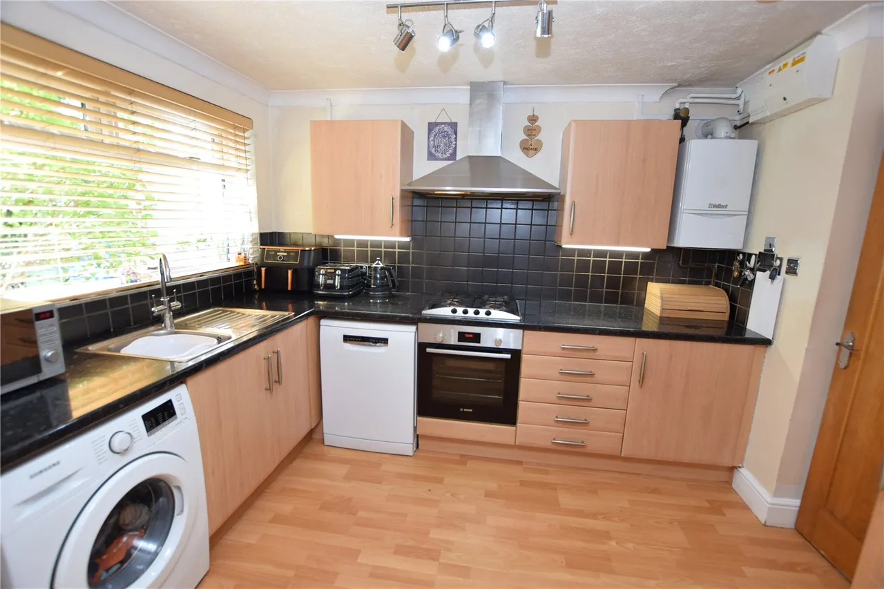 Somerset Road, Farnborough, Hampshire, GU14 6DW, photo 5