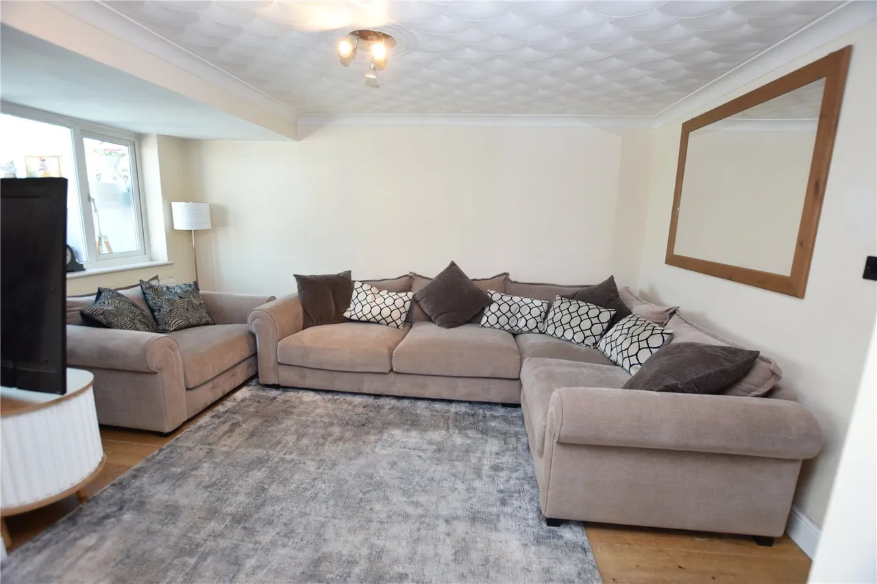 Somerset Road, Farnborough, Hampshire, GU14 6DW, photo 13