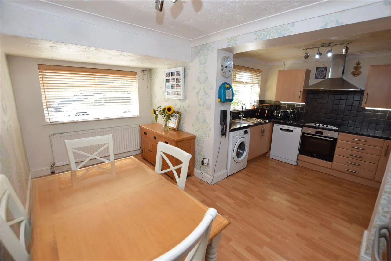 Somerset Road, Farnborough, Hampshire, GU14 6DW, photo 3