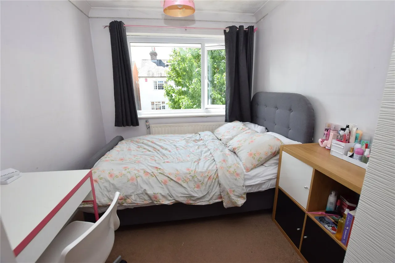Somerset Road, Farnborough, Hampshire, GU14 6DW, photo 10