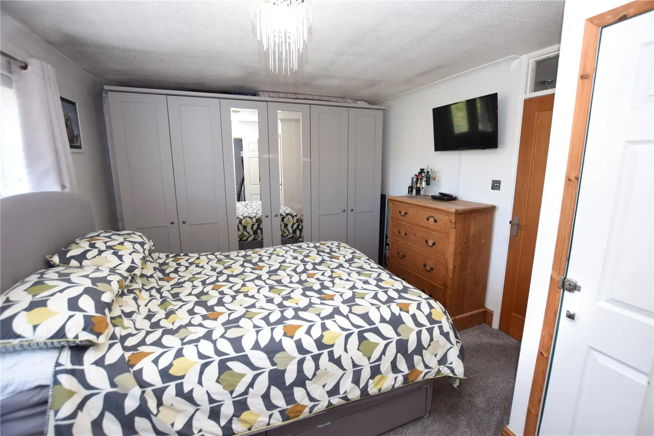 Somerset Road, Farnborough, Hampshire, GU14 6DW, photo 8
