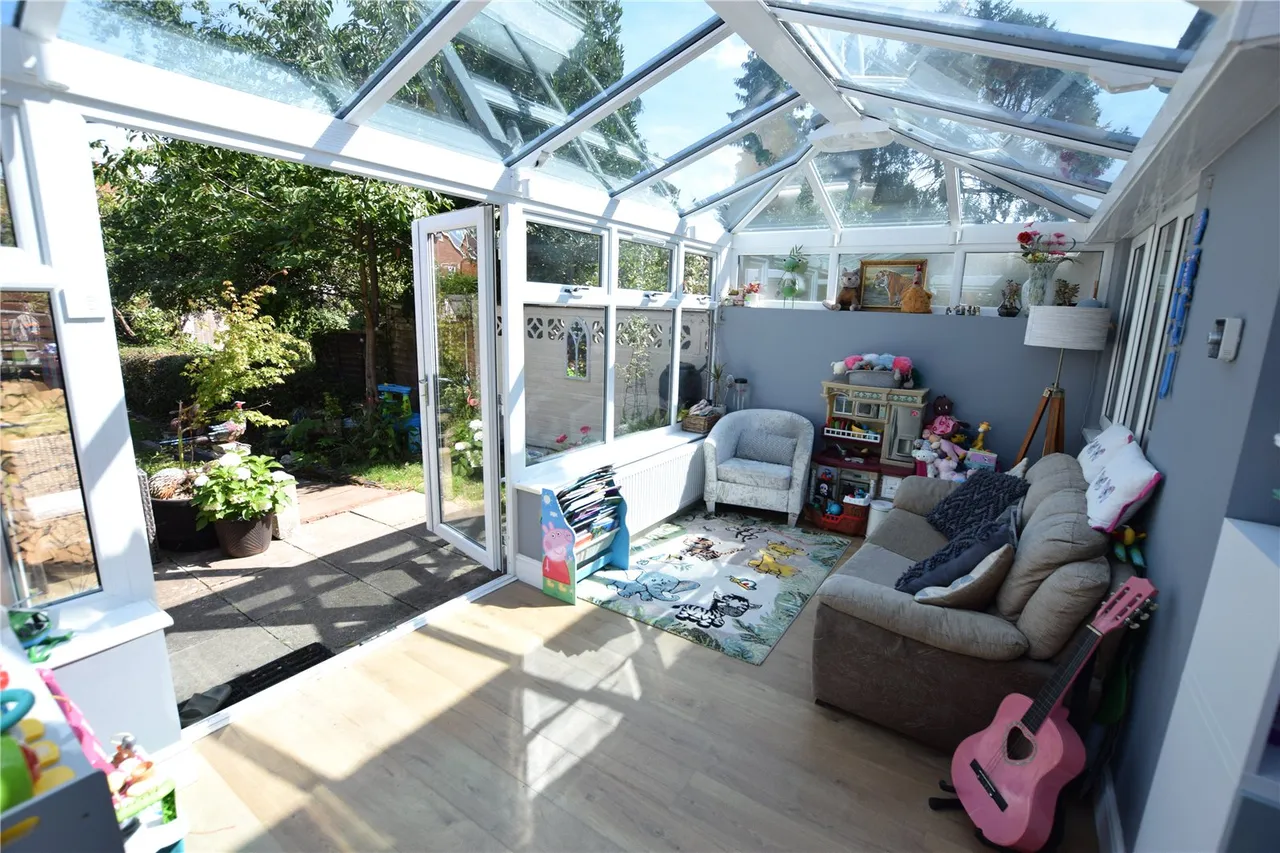 Somerset Road, Farnborough, Hampshire, GU14 6DW, photo 14