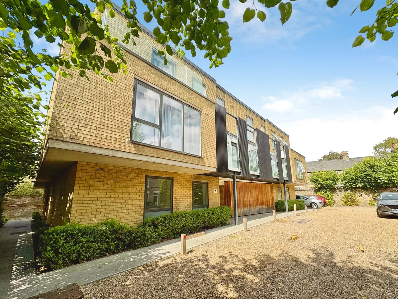 3 bed flat for sale, Springfield Road, Cambridge, CB4