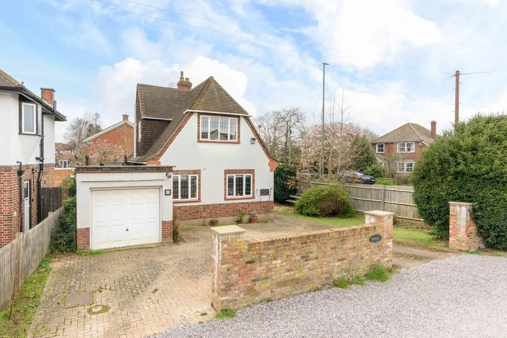 2 bed house for sale — Moorhayes Drive, Laleham TW18 1SL