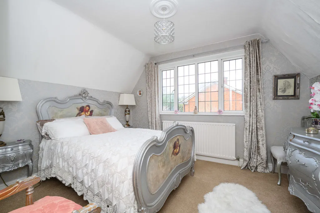 Moorhayes Drive, Laleham TW18 1SL, photo 11