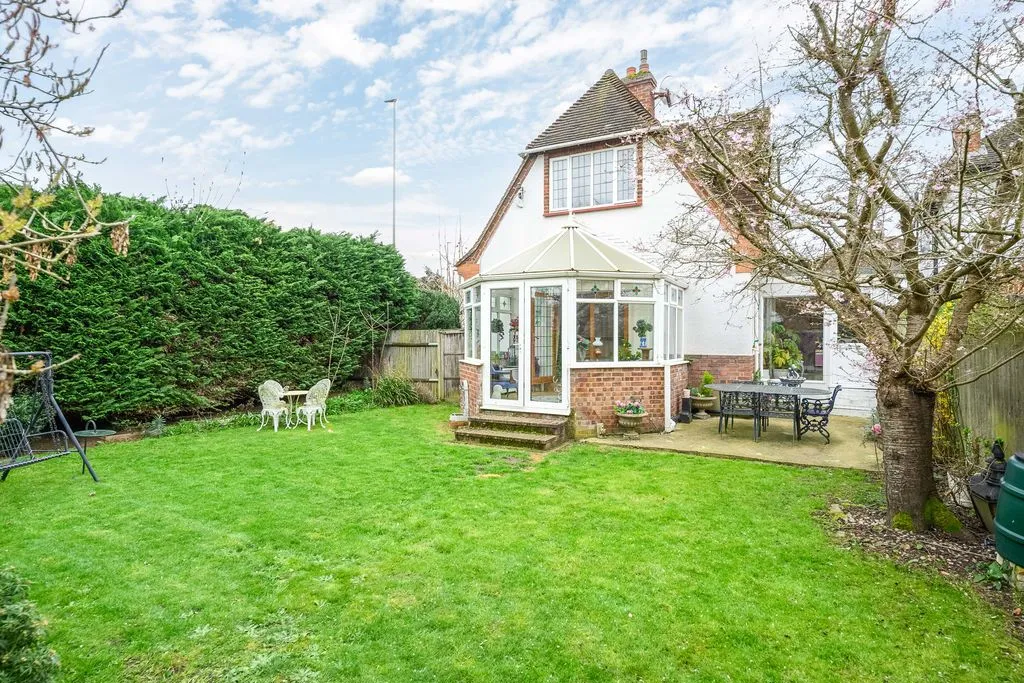 Moorhayes Drive, Laleham TW18 1SL, photo 2