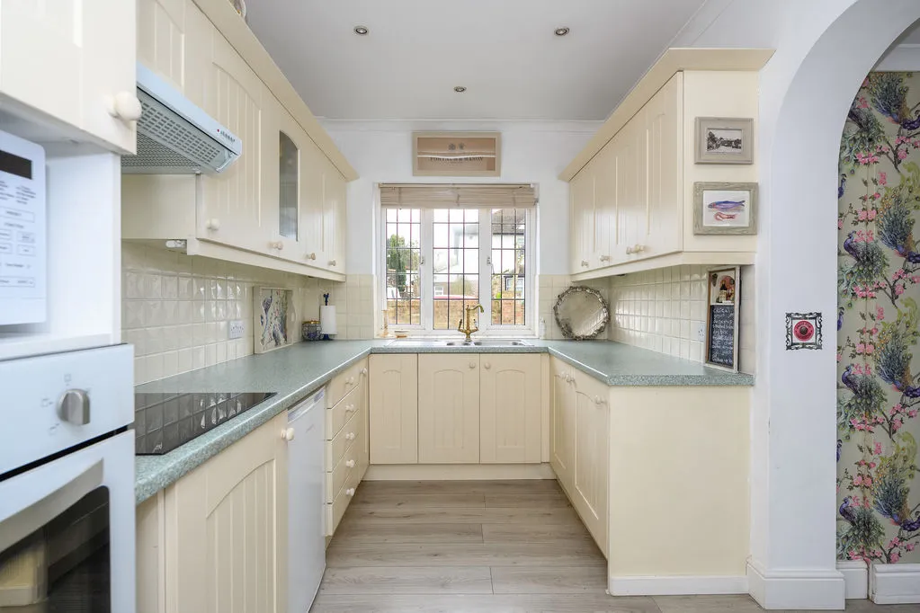 Moorhayes Drive, Laleham TW18 1SL, photo 4