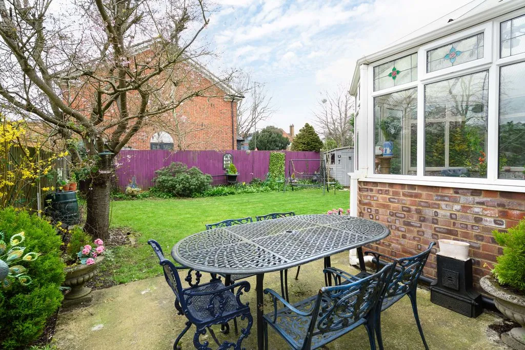 Moorhayes Drive, Laleham TW18 1SL, photo 15