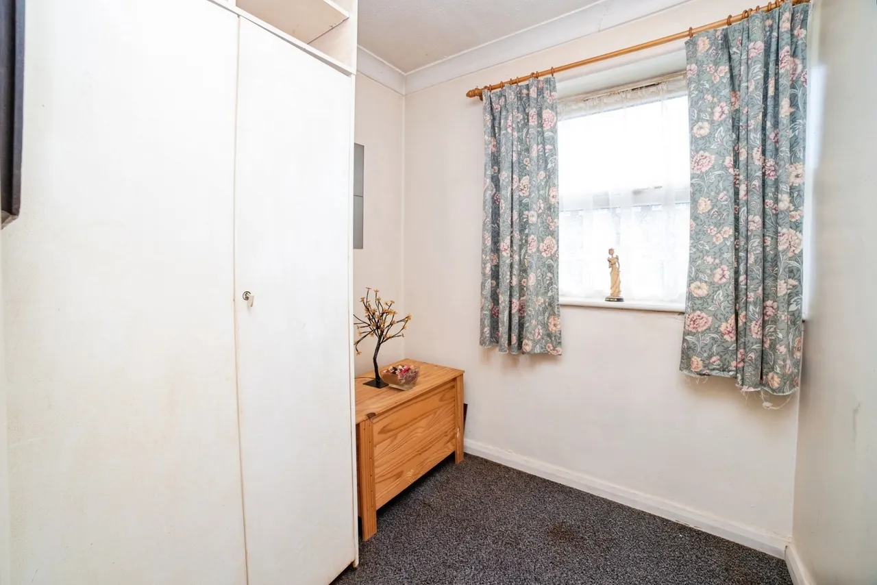 Bradwell Drive, NOTTINGHAM, Nottinghamshire, NG5, photo 12