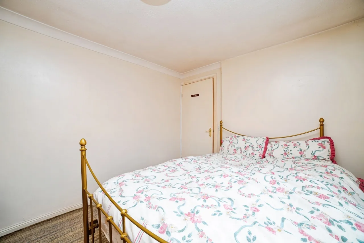 Bradwell Drive, NOTTINGHAM, Nottinghamshire, NG5, photo 10