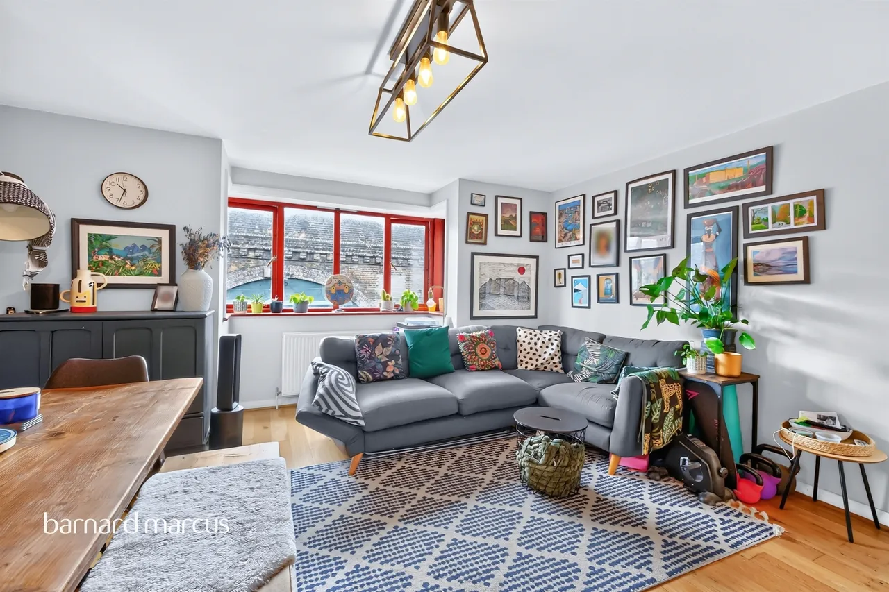 2 bed flat for sale, Brixton Station Road, London, SW9