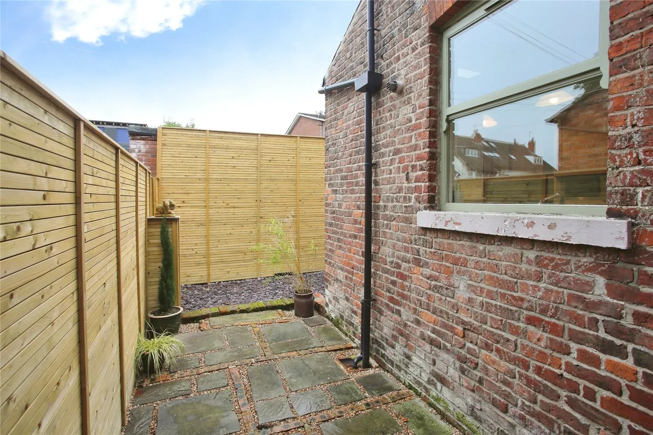 St Albans Avenue, Heaton Moor, SK4, photo 13