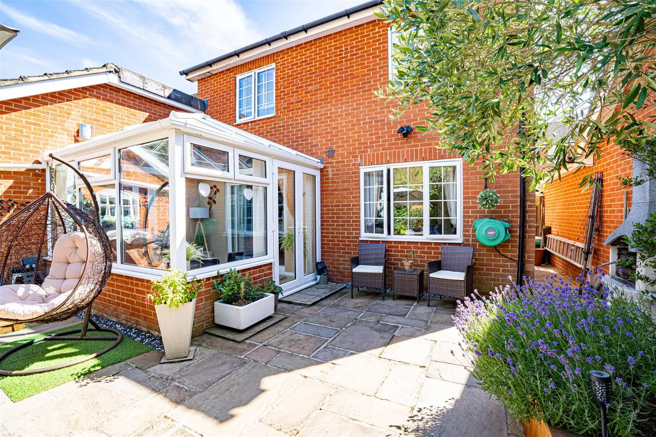 Celandine Drive, St. Leonards-On-Sea, photo 43