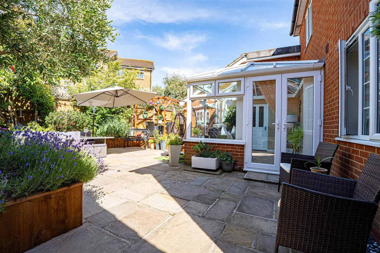 Celandine Drive, St. Leonards-On-Sea, photo 17