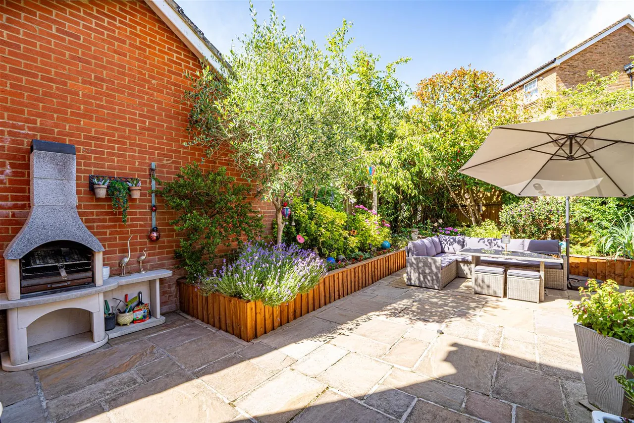 Celandine Drive, St. Leonards-On-Sea, photo 16