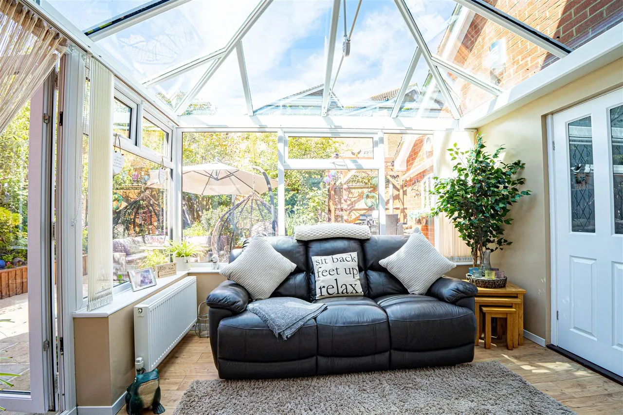 Celandine Drive, St. Leonards-On-Sea, photo 27