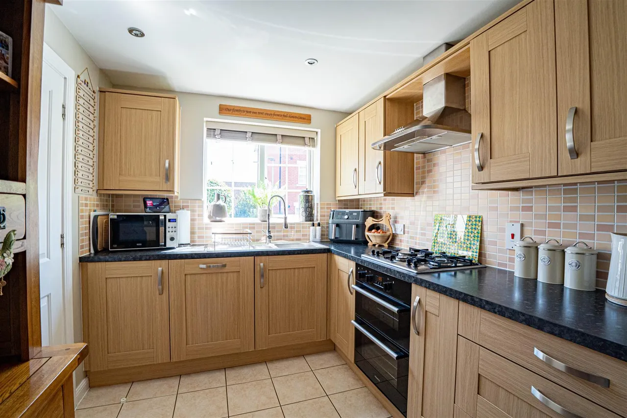 Celandine Drive, St. Leonards-On-Sea, photo 23