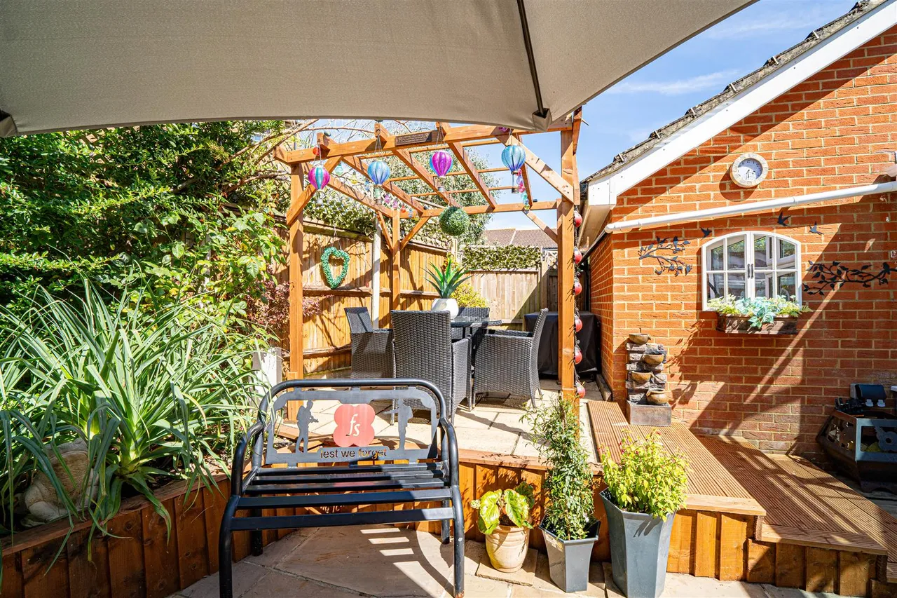 Celandine Drive, St. Leonards-On-Sea, photo 28