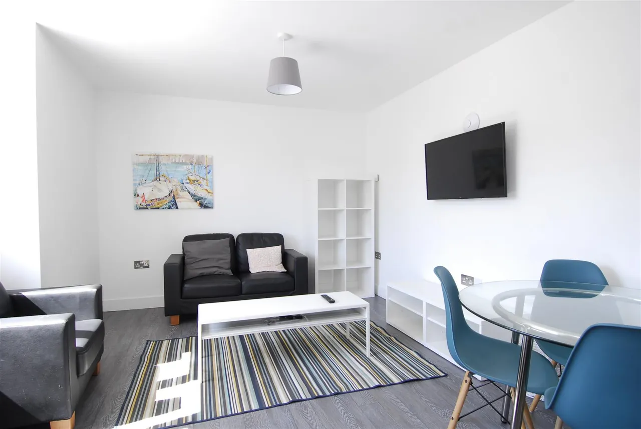 2 bed flat to rent, Plymouth