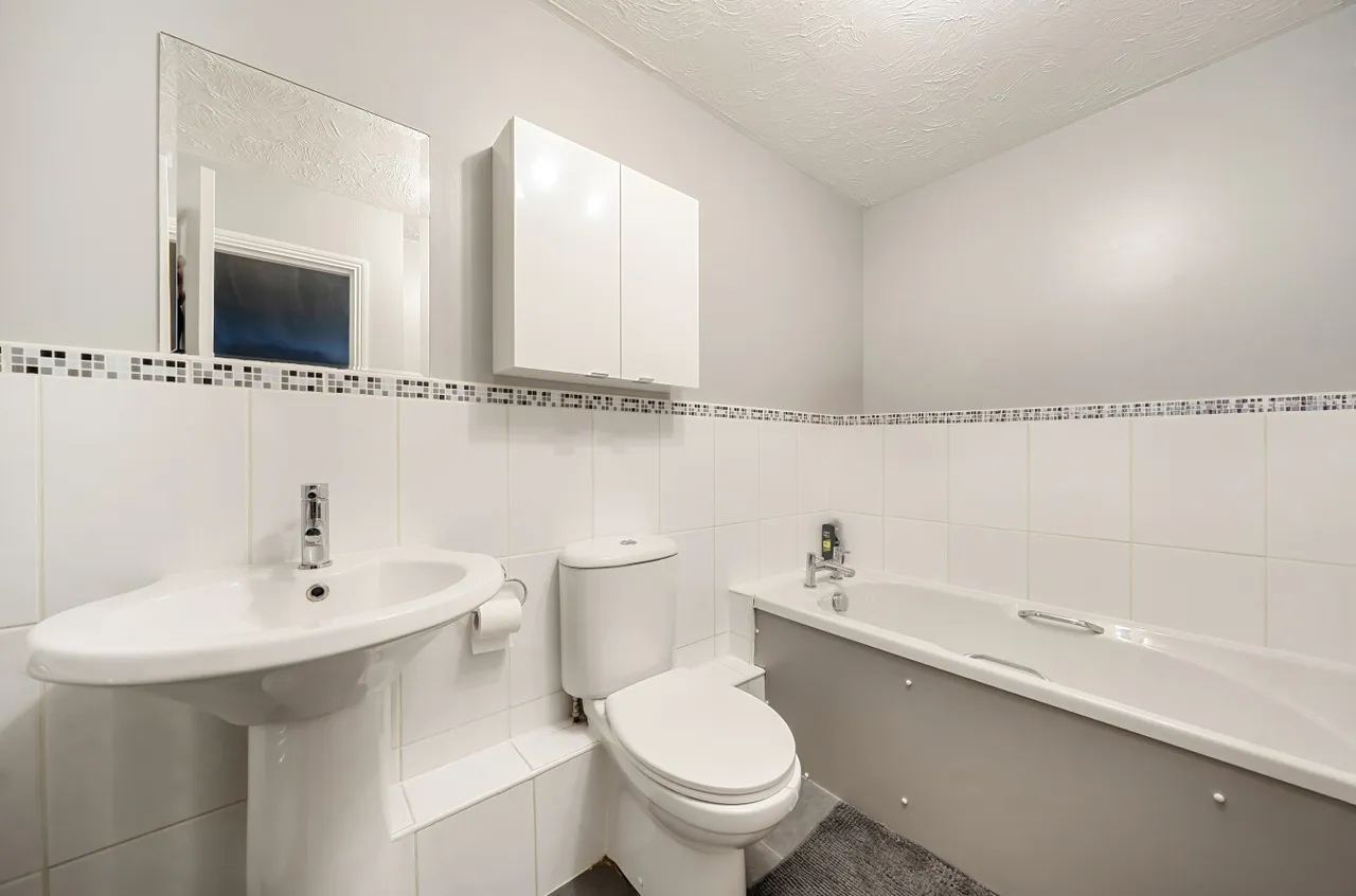 Portsmouth Road, Camberley, GU15, photo 4