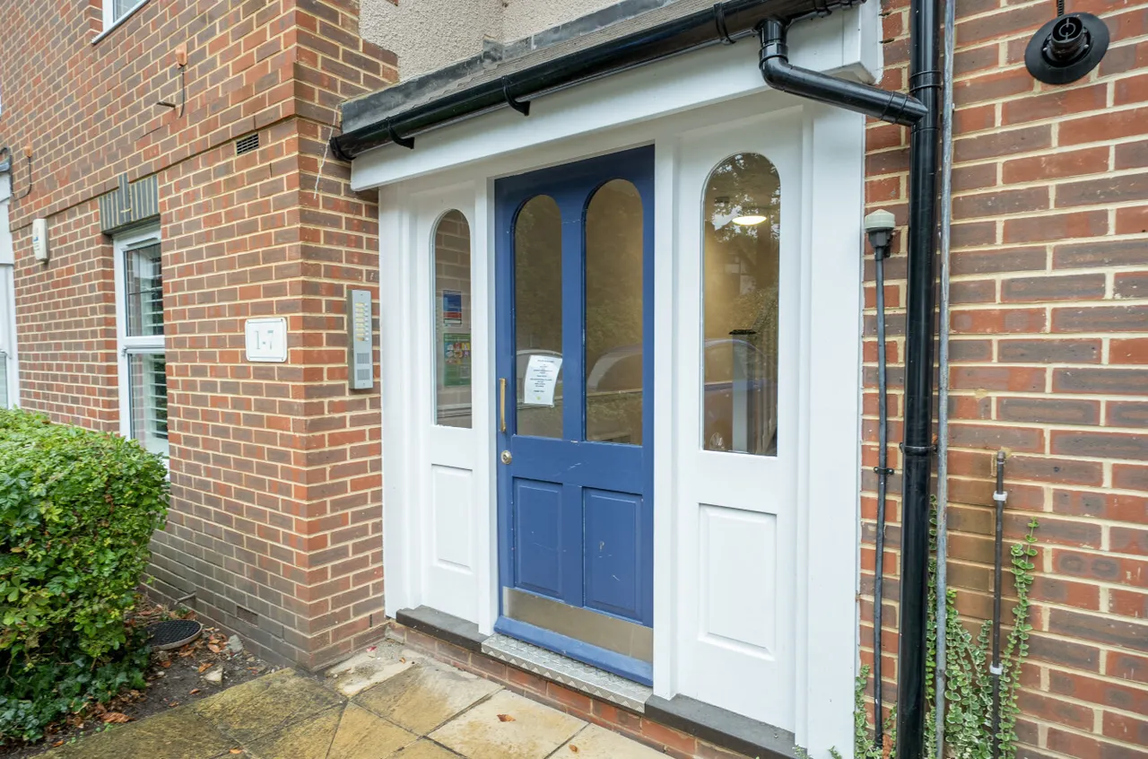 Portsmouth Road, Camberley, GU15, photo 13