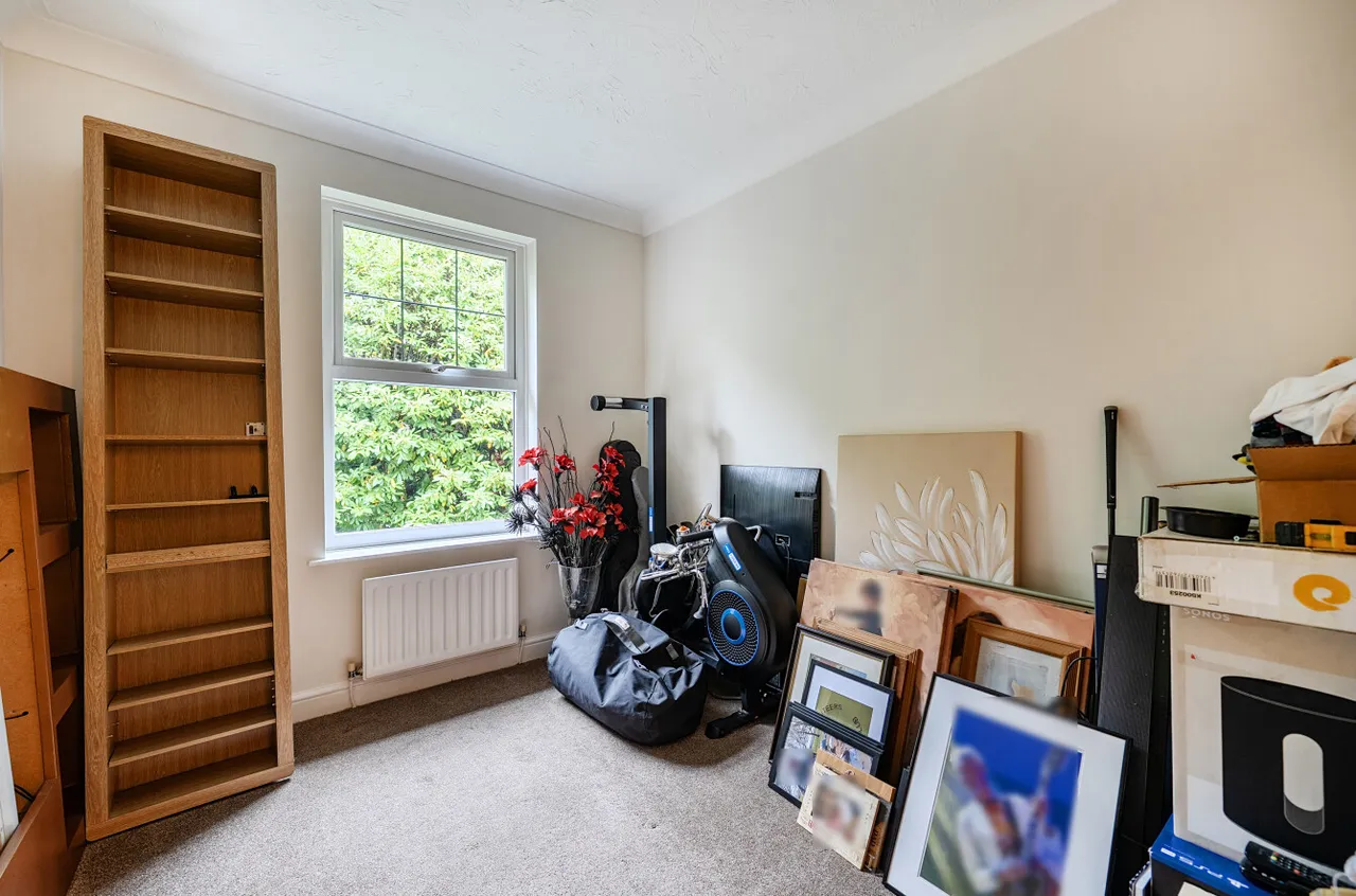 Portsmouth Road, Camberley, GU15, photo 6