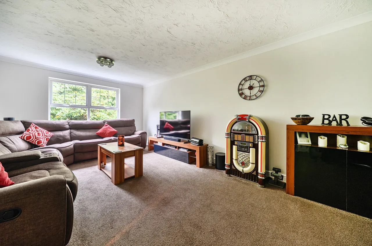 Portsmouth Road, Camberley, GU15, photo 2