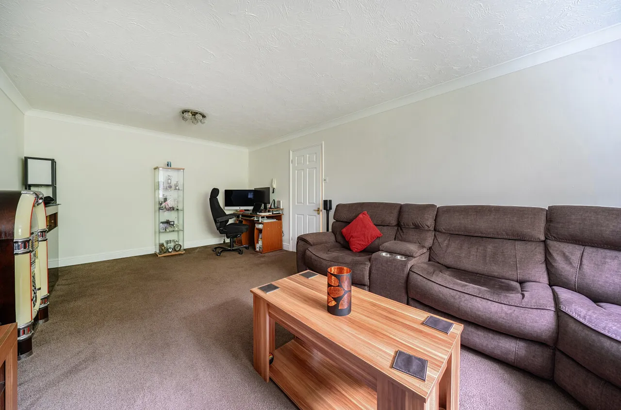 Portsmouth Road, Camberley, GU15, photo 12