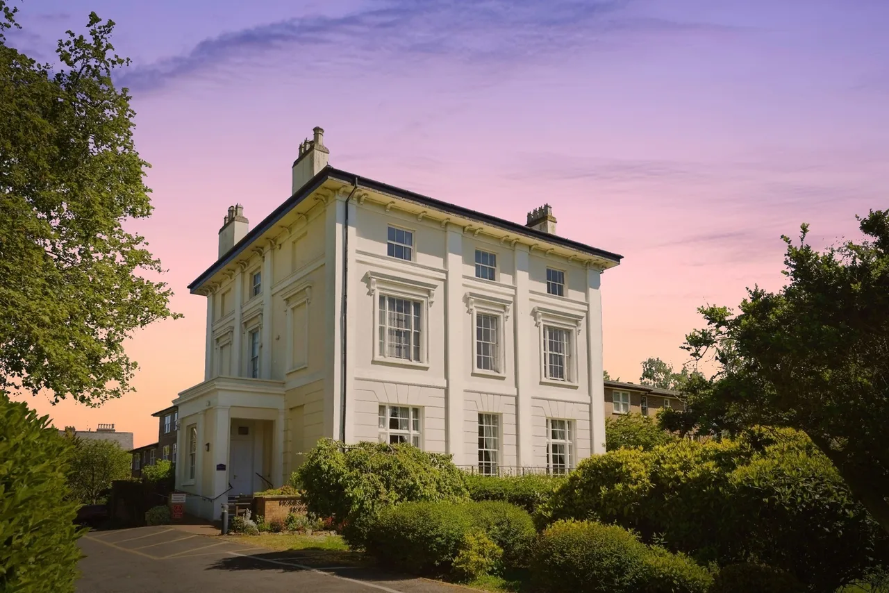 2 bed flat for sale, Pittville Circus Road, Cheltenham, GL52