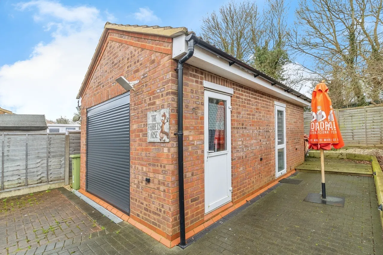 Harcourt, Bradwell, Milton Keynes, Buckinghamshire, MK13, photo 2