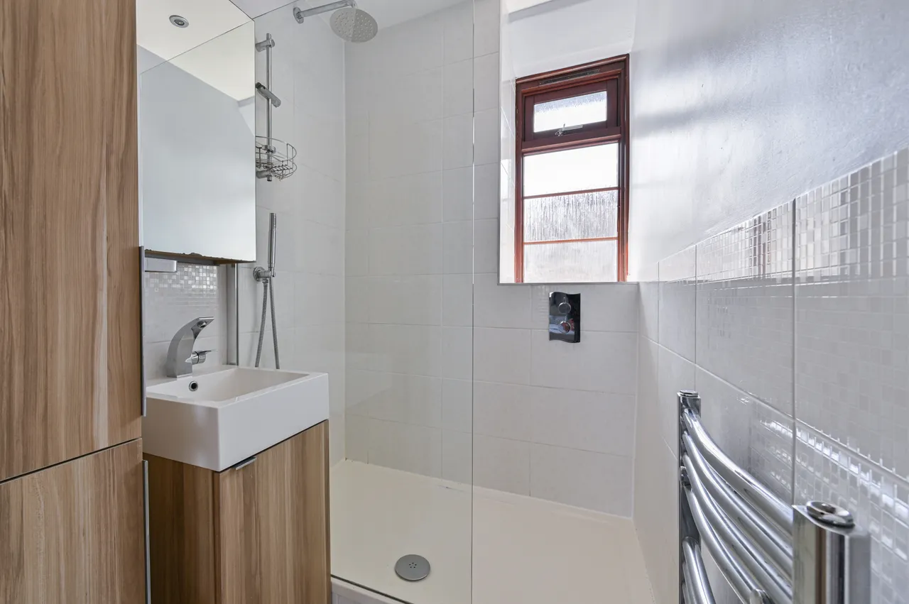 257 Hardy House, Poynders Gardens, London, photo 5
