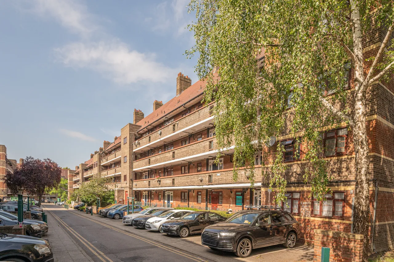 257 Hardy House, Poynders Gardens, London, photo 7