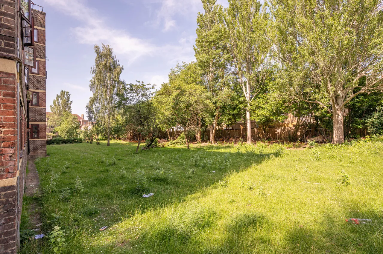 257 Hardy House, Poynders Gardens, London, photo 6