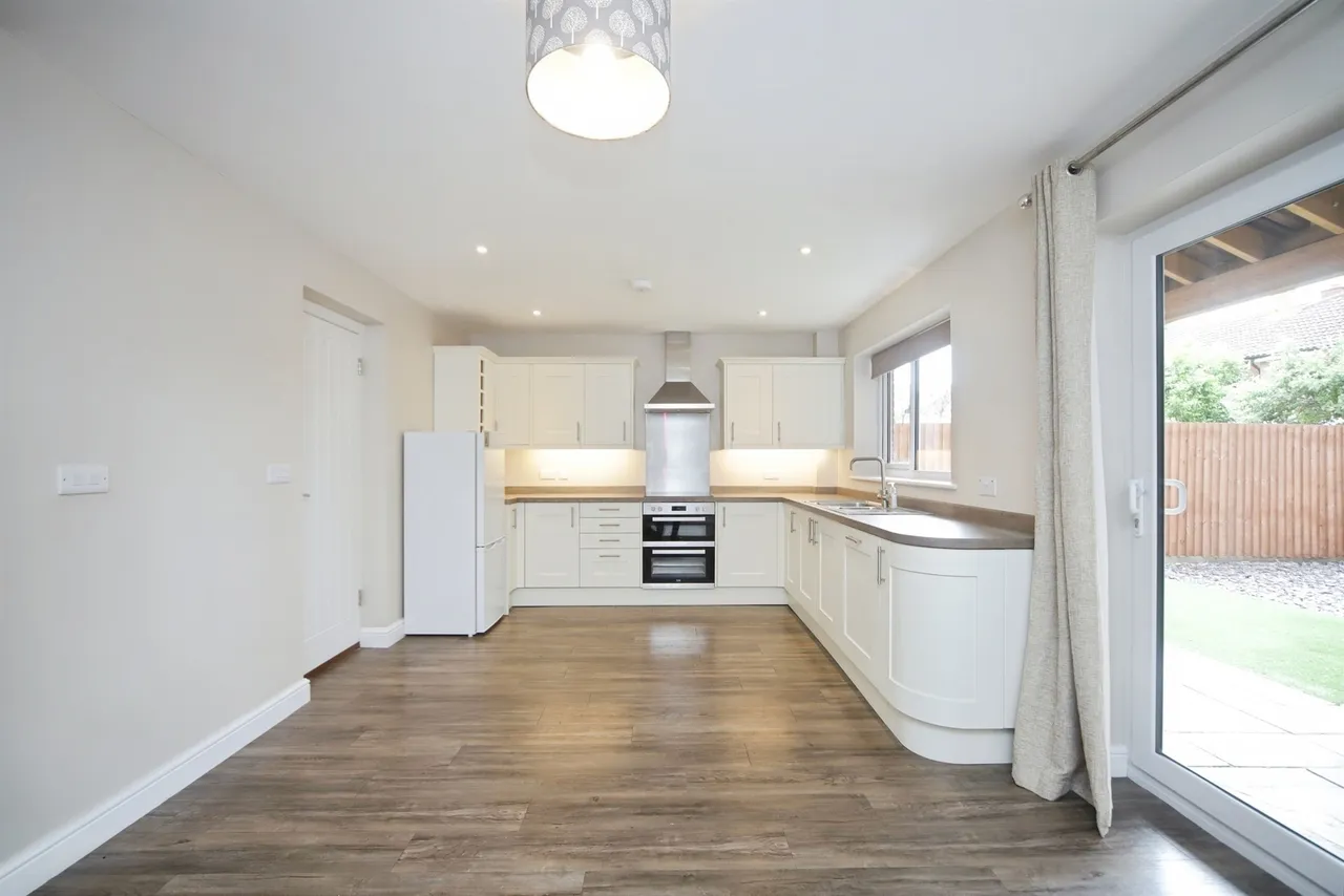 Witham Close, Taunton, photo 2