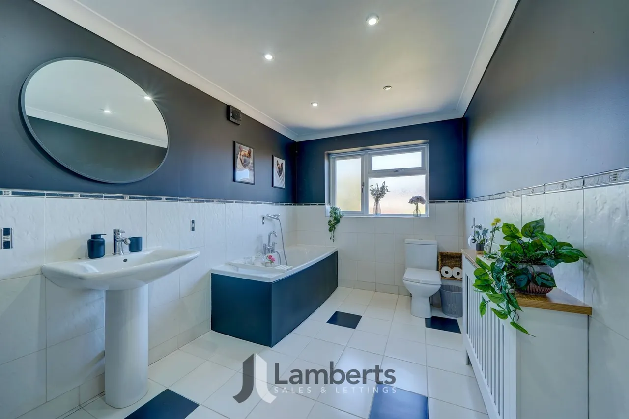 Shellfield House, 1a Sambourne Lane, Redditch, photo 29