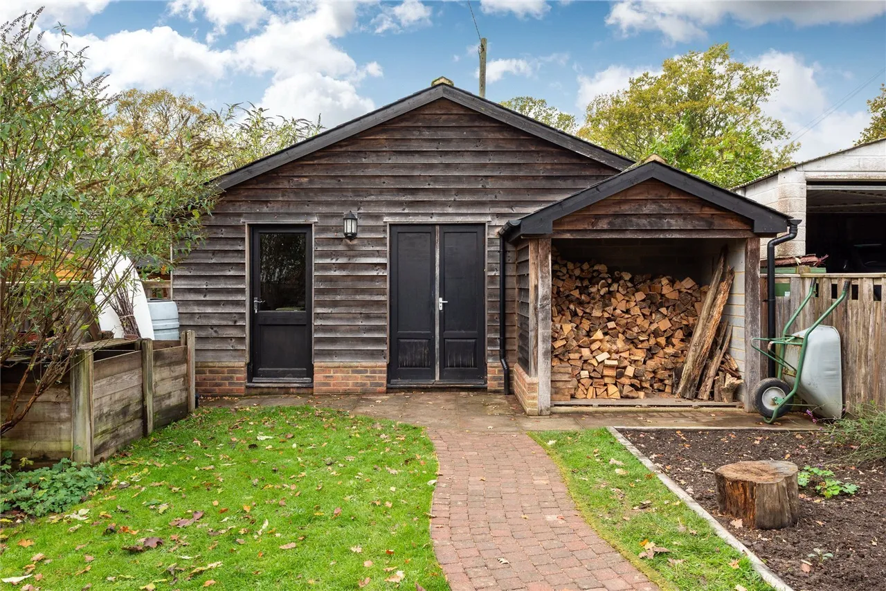 Hogspudding Lane, Newdigate, RH5, photo 13