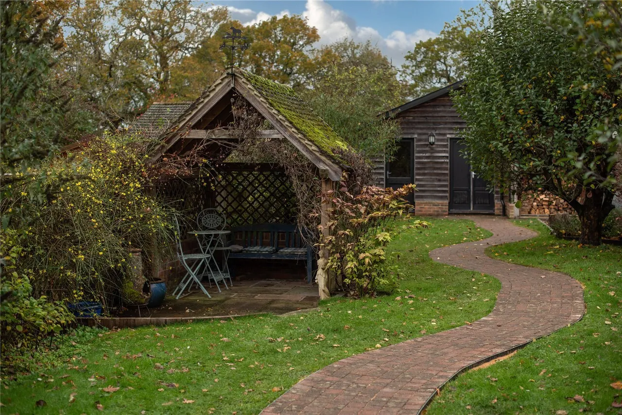 Hogspudding Lane, Newdigate, RH5, photo 15