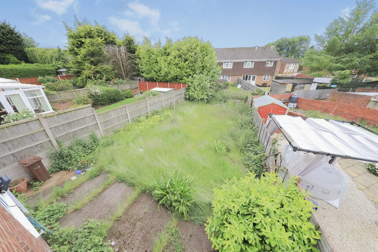 Shaw Road, Bilston, WV14, photo 13