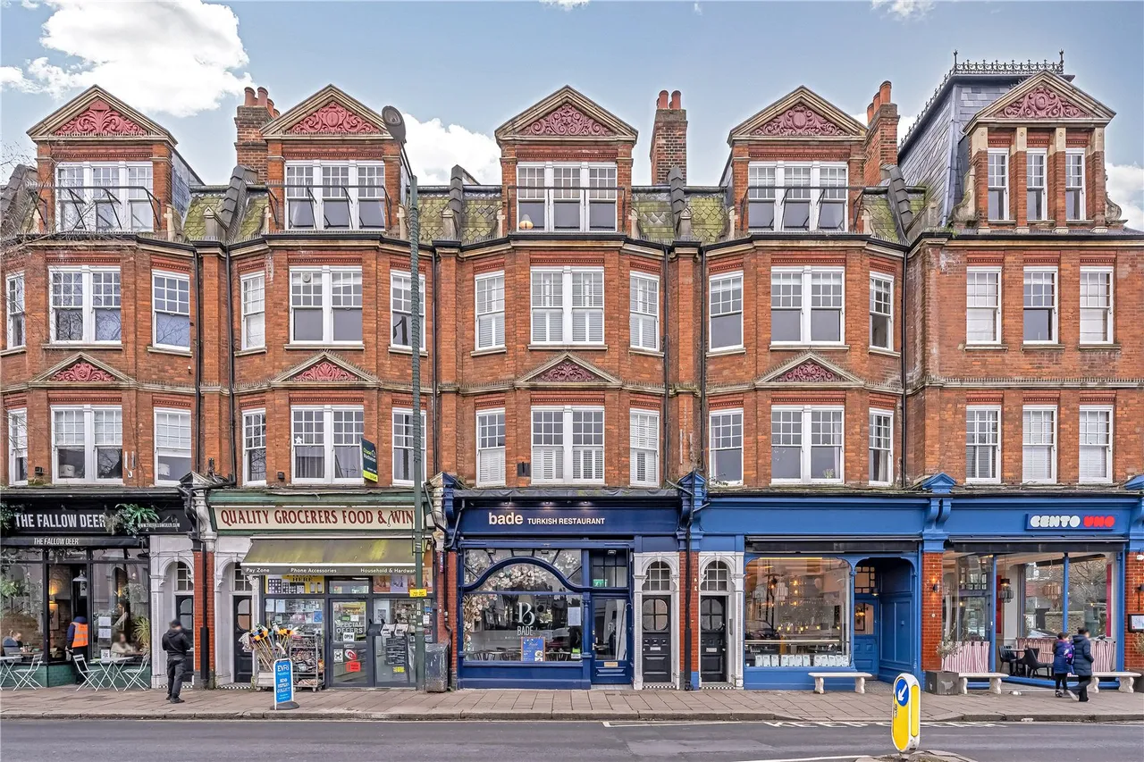 2 bed flat for sale — High Street, Teddington, TW11 8JB