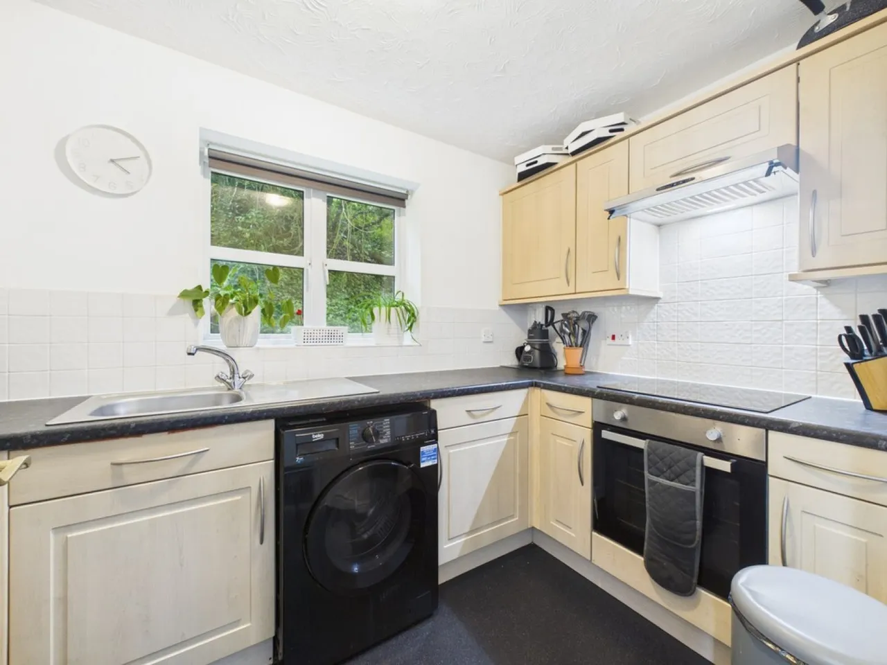 Sylvan Court, Stoke, Plymouth, photo 5