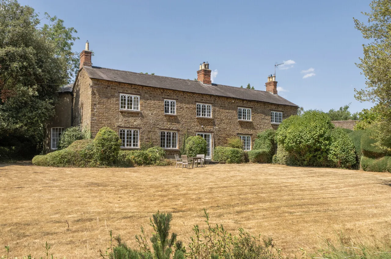 7 bed property for sale, Maidford Road, Farthingstone, NN12